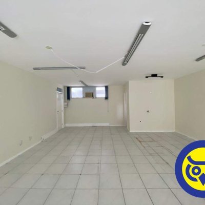 Sala com 83m², no bairro Centro em Florianópolis