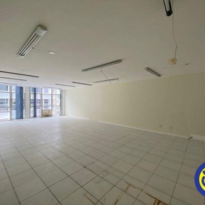Sala com 83m², no bairro Centro em Florianópolis