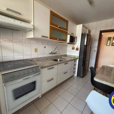Apartamento com 76m², 2 quartos, 1 suíte, 1 garagem, no bairro Centro em Florianópolis