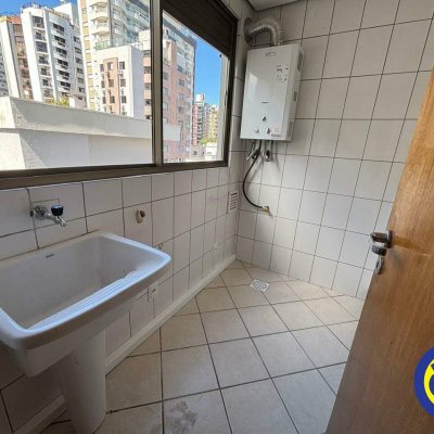 Apartamento com 116m², 4 quartos, 1 suíte, 1 garagem, no bairro Centro em Florianópolis