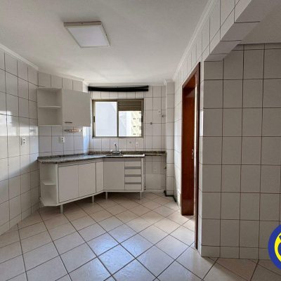Apartamento com 116m², 4 quartos, 1 suíte, 1 garagem, no bairro Centro em Florianópolis