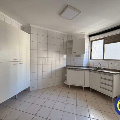 Apartamento com 116m², 4 quartos, 1 suíte, 1 garagem, no bairro Centro em Florianópolis