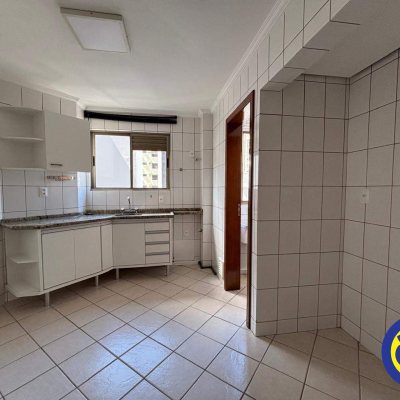 Apartamento com 116m², 4 quartos, 1 suíte, 1 garagem, no bairro Centro em Florianópolis