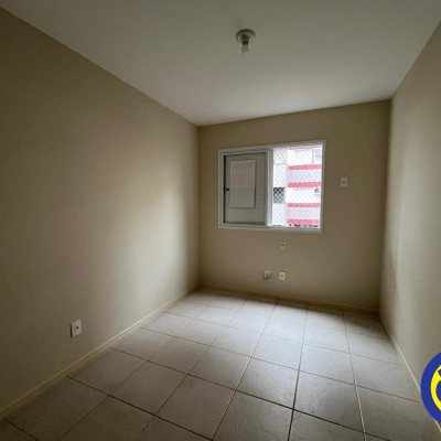 Apartamento com 80m², 2 quartos (sendo 1 suíte), 1 garagem, no bairro Trindade em Florianópolis