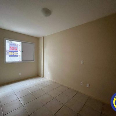 Apartamento com 80m², 2 quartos (sendo 1 suíte), 1 garagem, no bairro Trindade em Florianópolis