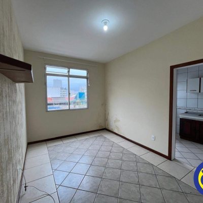 Apartamento com 76m², 2 quartos, 1 garagem, no bairro Centro em Florianópolis