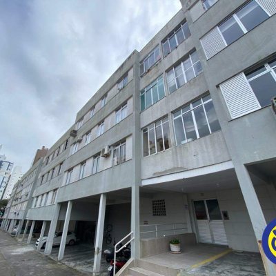 Apartamento com 76m², 2 quartos, 1 garagem, no bairro Centro em Florianópolis