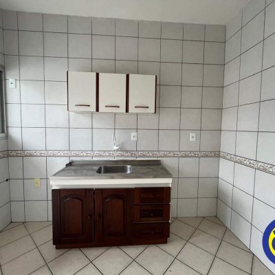 Apartamento com 76m², 2 quartos, 1 garagem, no bairro Centro em Florianópolis