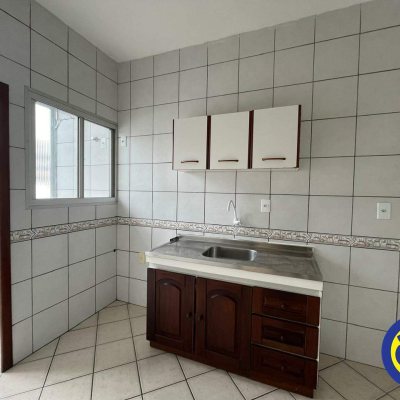 Apartamento com 76m², 2 quartos, 1 garagem, no bairro Centro em Florianópolis
