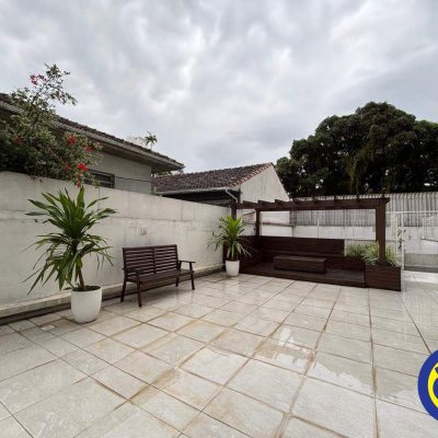 Apartamento com 109m², 3 quartos (sendo 1 suíte), 1 garagem, no bairro Centro em Florianópolis