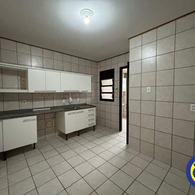 Apartamento com 109m², 3 quartos (sendo 1 suíte), 1 garagem, no bairro Centro em Florianópolis