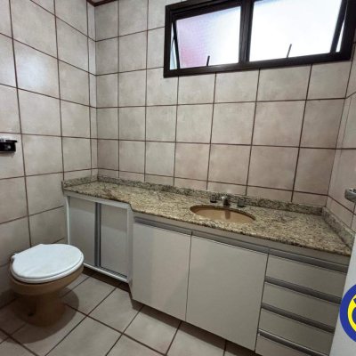 Apartamento com 109m², 3 quartos (sendo 1 suíte), 1 garagem, no bairro Centro em Florianópolis