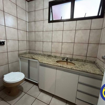 Apartamento com 109m², 3 quartos (sendo 1 suíte), 1 garagem, no bairro Centro em Florianópolis