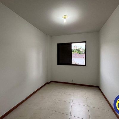 Apartamento com 109m², 3 quartos (sendo 1 suíte), 1 garagem, no bairro Centro em Florianópolis