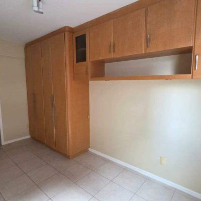 Apartamento com 100m², 2 quartos (sendo 1 suíte), 1 garagem, no bairro Trindade em Florianópolis