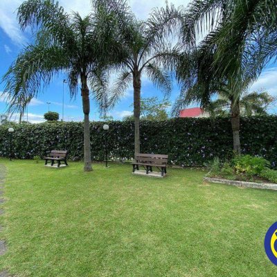 Apartamento com 100m², 2 quartos (sendo 1 suíte), 1 garagem, no bairro Trindade em Florianópolis