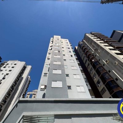 Apartamento com 90m², 2 quartos, 1 garagem, no bairro Centro em Florianópolis