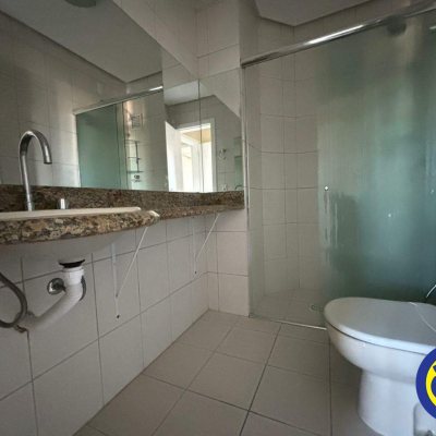 Apartamento com 84m², 2 quartos (sendo 1 suíte), 2 garagens, no bairro Centro em Florianópolis