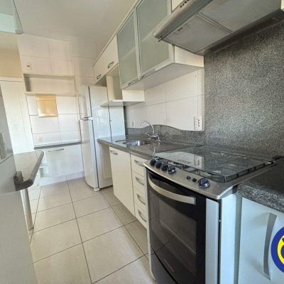 Apartamento com 84m², 2 quartos (sendo 1 suíte), 2 garagens, no bairro Centro em Florianópolis