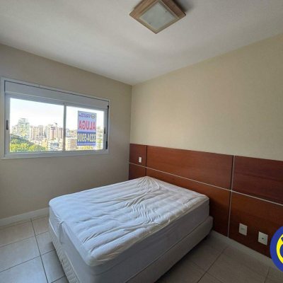 Apartamento com 84m², 2 quartos (sendo 1 suíte), 2 garagens, no bairro Centro em Florianópolis