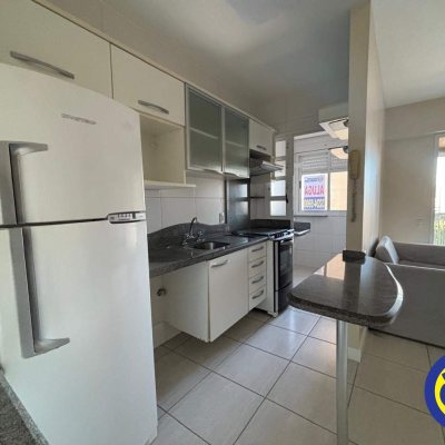 Apartamento com 84m², 2 quartos (sendo 1 suíte), 2 garagens, no bairro Centro em Florianópolis