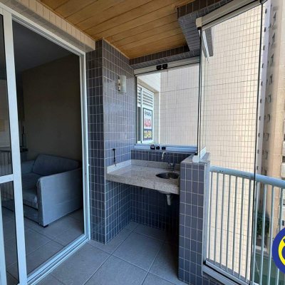 Apartamento com 84m², 2 quartos (sendo 1 suíte), 2 garagens, no bairro Centro em Florianópolis