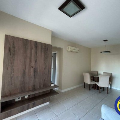 Apartamento com 84m², 2 quartos (sendo 1 suíte), 2 garagens, no bairro Centro em Florianópolis