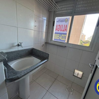 Apartamento com 84m², 2 quartos (sendo 1 suíte), 2 garagens, no bairro Centro em Florianópolis