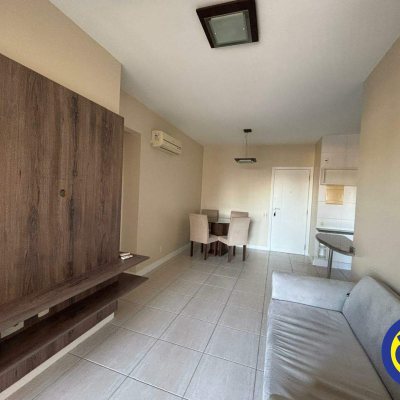 Apartamento com 84m², 2 quartos (sendo 1 suíte), 2 garagens, no bairro Centro em Florianópolis