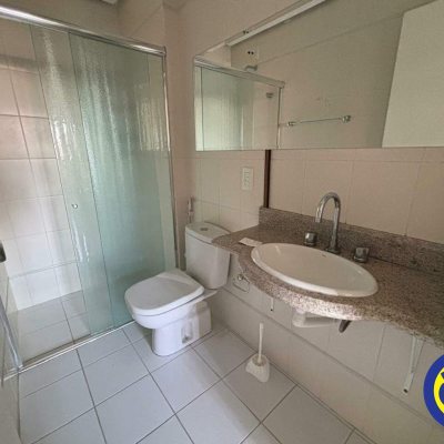 Apartamento com 84m², 2 quartos (sendo 1 suíte), 2 garagens, no bairro Centro em Florianópolis