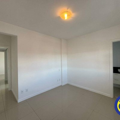 Apartamento com 86m², 3 quartos (sendo 1 suíte), 2 garagens, no bairro Barreiros em São José