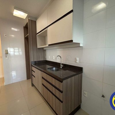 Apartamento com 86m², 3 quartos (sendo 1 suíte), 2 garagens, no bairro Barreiros em São José