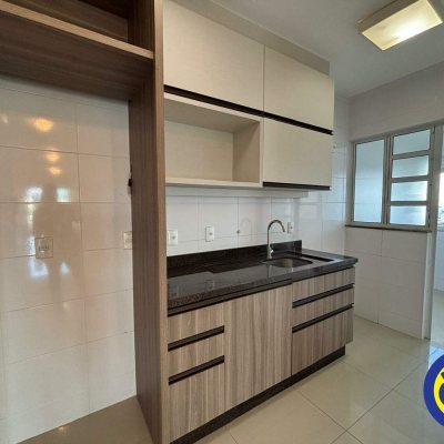Apartamento com 86m², 3 quartos (sendo 1 suíte), 2 garagens, no bairro Barreiros em São José