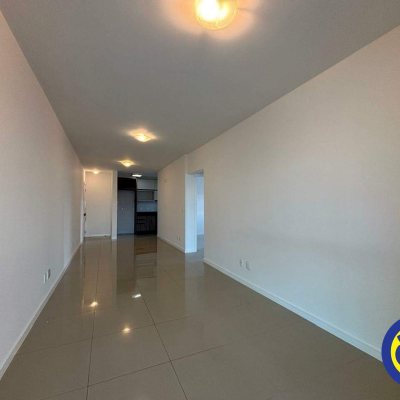 Apartamento com 86m², 3 quartos (sendo 1 suíte), 2 garagens, no bairro Barreiros em São José