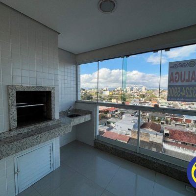 Apartamento com 86m², 3 quartos (sendo 1 suíte), 2 garagens, no bairro Barreiros em São José