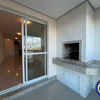 Apartamento com 86m², 3 quartos (sendo 1 suíte), 2 garagens, no bairro Barreiros em São José