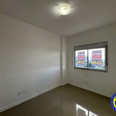 Apartamento com 86m², 3 quartos (sendo 1 suíte), 2 garagens, no bairro Barreiros em São José