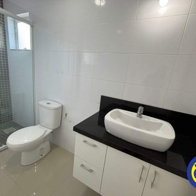 Apartamento com 86m², 3 quartos (sendo 1 suíte), 2 garagens, no bairro Barreiros em São José