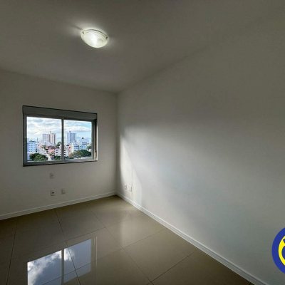 Apartamento com 86m², 3 quartos (sendo 1 suíte), 2 garagens, no bairro Barreiros em São José