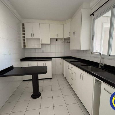 Apartamento com 117m², 3 quartos (sendo 1 suíte), 1 garagem, no bairro Parque São Jorge em Florianópolis
