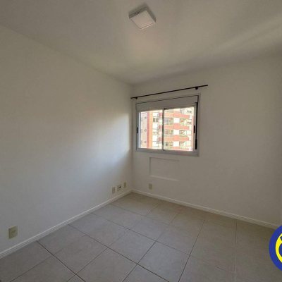 Apartamento com 117m², 3 quartos (sendo 1 suíte), 1 garagem, no bairro Parque São Jorge em Florianópolis