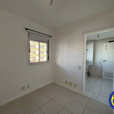 Apartamento com 117m², 3 quartos (sendo 1 suíte), 1 garagem, no bairro Parque São Jorge em Florianópolis