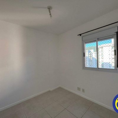 Apartamento com 117m², 3 quartos (sendo 1 suíte), 1 garagem, no bairro Parque São Jorge em Florianópolis