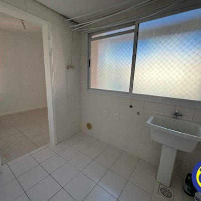 Apartamento com 117m², 3 quartos (sendo 1 suíte), 1 garagem, no bairro Parque São Jorge em Florianópolis