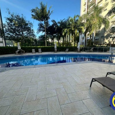 Apartamento com 117m², 3 quartos, 1 suíte, 1 garagem, no bairro Parque São Jorge em Florianópolis