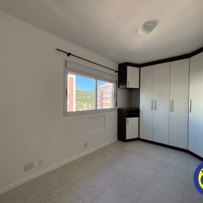 Apartamento com 117m², 3 quartos, 1 suíte, 1 garagem, no bairro Parque São Jorge em Florianópolis