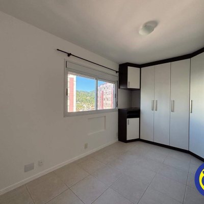 Apartamento com 117m², 3 quartos (sendo 1 suíte), 1 garagem, no bairro Parque São Jorge em Florianópolis