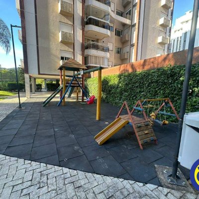 Apartamento com 117m², 3 quartos, 1 suíte, 1 garagem, no bairro Parque São Jorge em Florianópolis