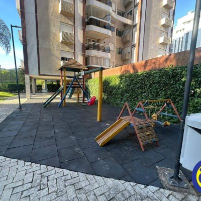 Apartamento com 117m², 3 quartos (sendo 1 suíte), 1 garagem, no bairro Parque São Jorge em Florianópolis