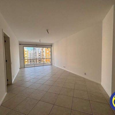Apartamento com 117m², 3 quartos (sendo 1 suíte), 1 garagem, no bairro Parque São Jorge em Florianópolis